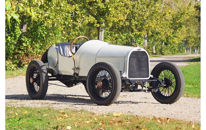 100 Jahre Eifelrundfahrt: Opel mit Original-Bahnrennmaschine vor Ort
